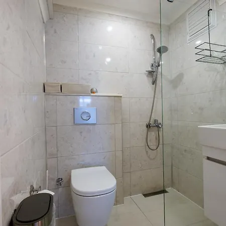 Ezgi's With Terrace In Apartament