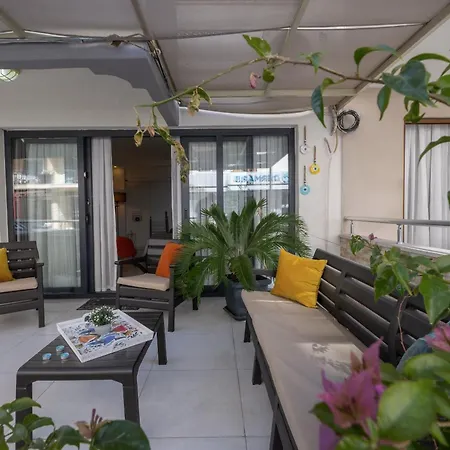 Ezgi's With Terrace In Apartament *