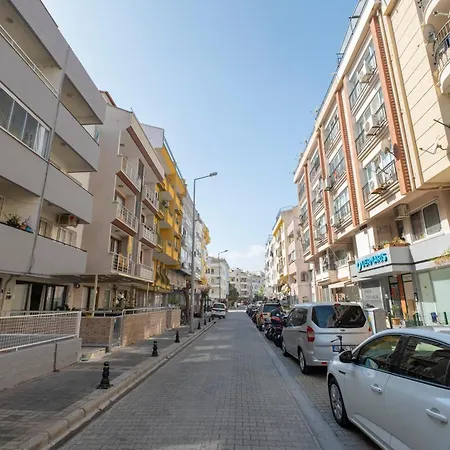 Ezgi's With Terrace In Apartament Marmaris